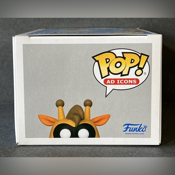 Funko Pop Geoffrey as Robin 3.75 inch Action Figure Brand New!!! 2021 Exclusive! - Picture 4 of 8